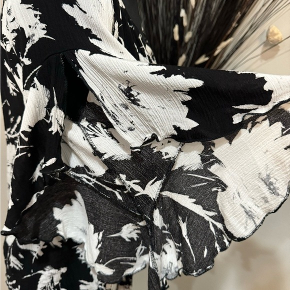 Meghan Los Angeles women size small, flowy 3/4 sleeve - Picture 2 of 9